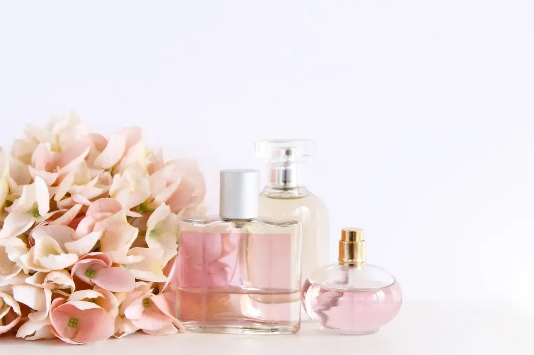 Zestawy perfum damskich – idealny pomysł na prezent dla miłośniczki perfum