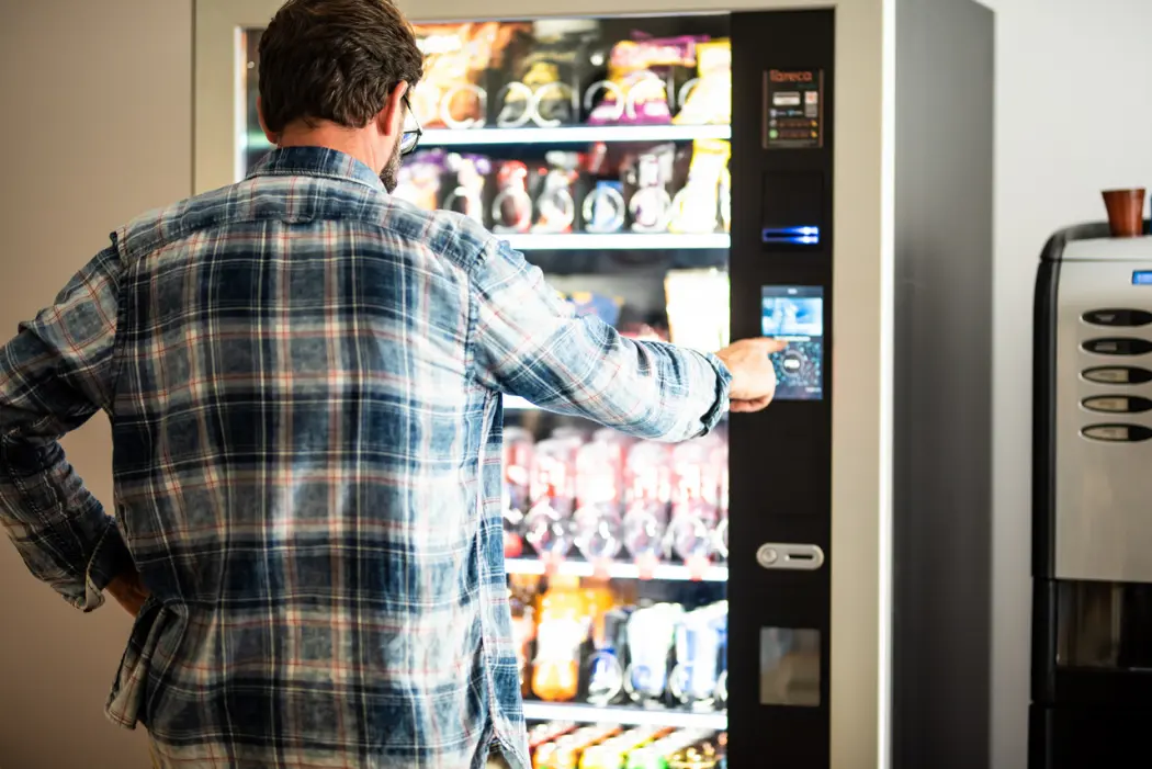 Automat vendingowy we firmie - dlaczego warto?