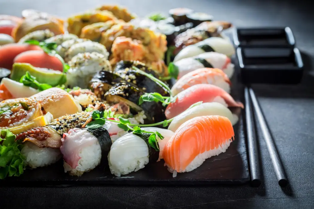 Czym sushi wyróżnia się na tle innego jedzenia? – kilka ciekawych uwag