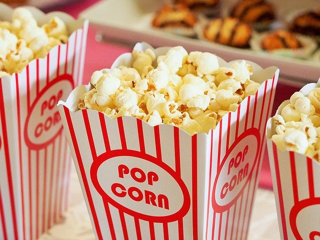 Podstawowe zalety oglądania filmów online w domu