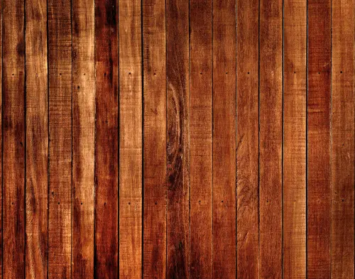 Podłoga z litego drewna jest obecnie bardzo popularna i znakomicie wpisuje się w trendy wnętrzarskie, ale wymaga odpowiedniej pielęgnacji.