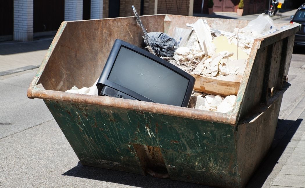 Jak pozbyć się odpadów przed remontem mieszkania?
