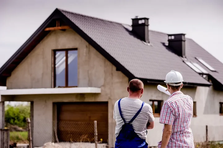 Geodeta przy budowie domu – jakie pomiary są niezbędne?