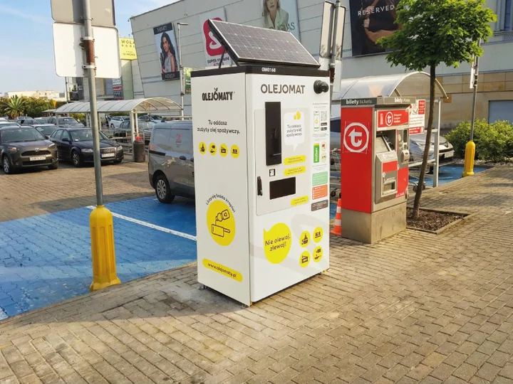 Obraz do artykułu: Setny Olejomat stanął w Warszawie – Wola Park miejscem nowego punktu recyklingu zużytego oleju
