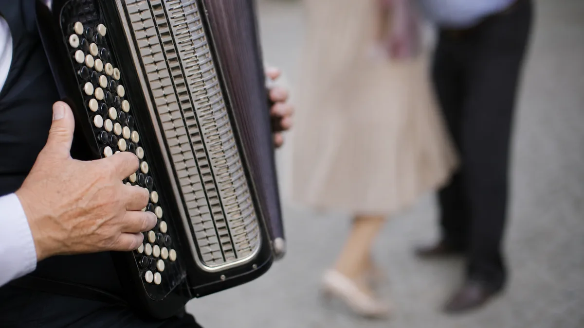 Na placu Szembeka zabrzmi warszawski folklor. Będzie potańcówka