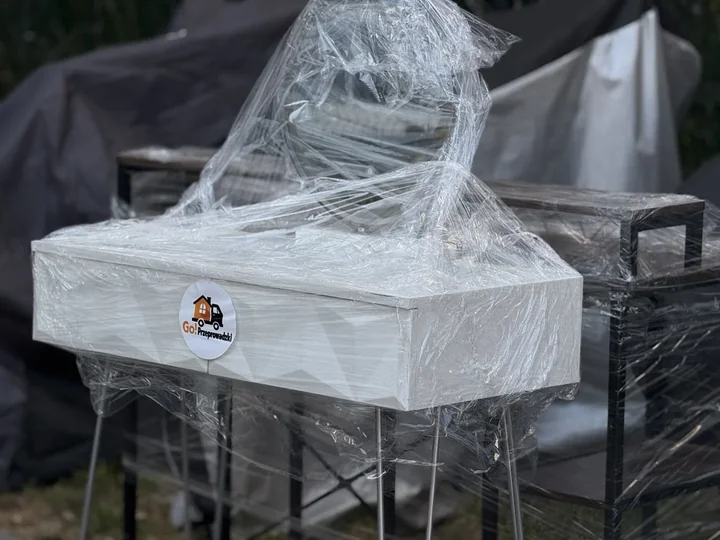 Profesjonalny optyk w Białołęce sprawdza wzrok pacjenta