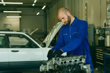 Jakie są cechy dobrego mechanika? Na co zwrócić uwagę przed oddaniem auta do warsztatu?