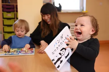 Żłobek językowy na Powiślu – jak nowoczesna edukacja wspiera rodziców w sercu Warszawy?