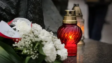 Na Targówku zabrzmiały sygnały pamięci. Złożono kwiaty ofiarom wojny