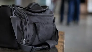 Zostawiony plecak może uruchomić alarm. Służby ostrzegają przed konsekwencjami