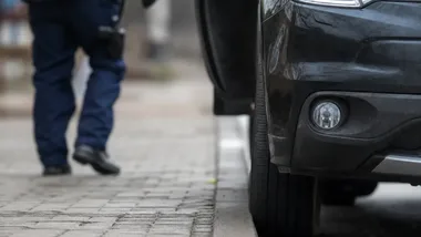 Straż miejska i policja sprawdzają parkowanie przy Odkrytej