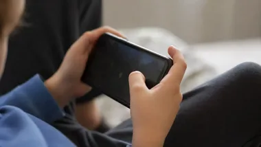 Ponad cztery godziny online dziennie. W Warszawie rusza kampania dla rodziców