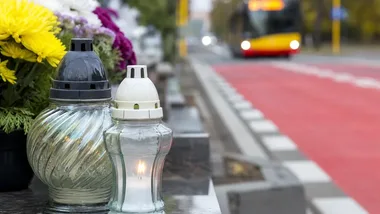 28 specjalnych linii na warszawskie cmentarze. Autobusy nawet co minutę