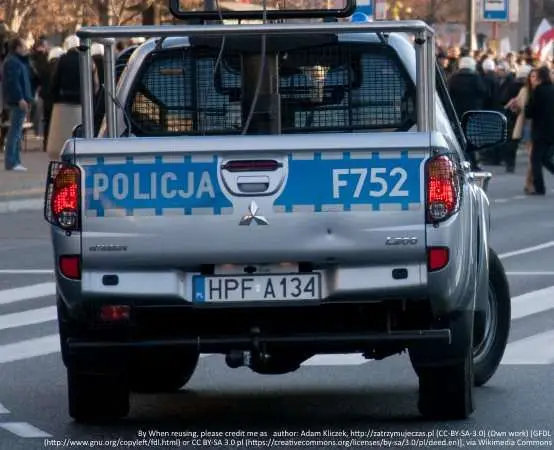 KSP Warszawa: Zatrzymani za kradzież, jeden rozpoznany za dawne przestępstwo dzięki policjantce