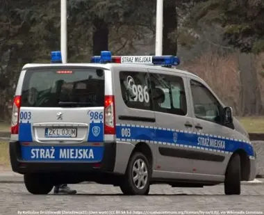 13-latka znaleziona pijana na ławce pod Pałacem Kultury - interwencja służb