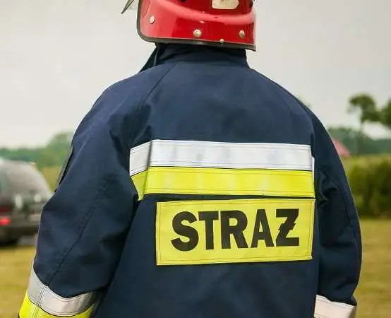 Pożar hali produkcyjno-magazynowej w Warszawie: dramatyczna akcja straży pożarnej