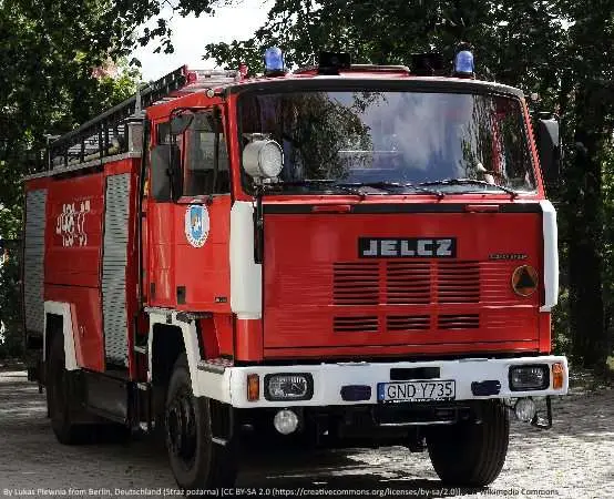 Strażacy z JRG 5 ćwiczyli w zajezdni przy ul. Stalowej