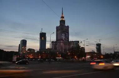 Zamknięte ulice i objazdy tramwajów – jakie utrudnienia przyniesie Półmaraton Warszawski