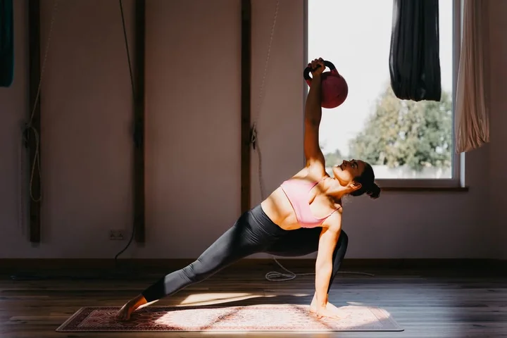 Grafika promocyjna wydarzenia Kettlebell for Yoga Warszawa — siła i stabilność, które rozwiną twoją jogę