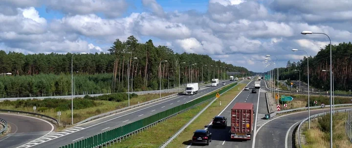 108 płyt do naprawy na północnej S8. Kierowców czeka jeden pas