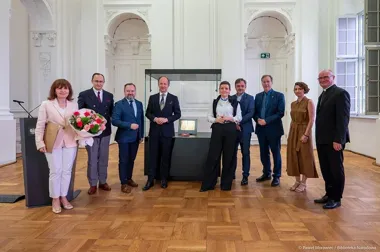Najstarsze Gaude Mater Polonia wróciło do Warszawy i znów gra symbolami