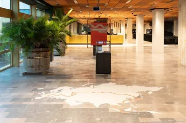 Rowerem do Azji i z Warszawy w tle - wystawa o esperanto zostaje dłużej