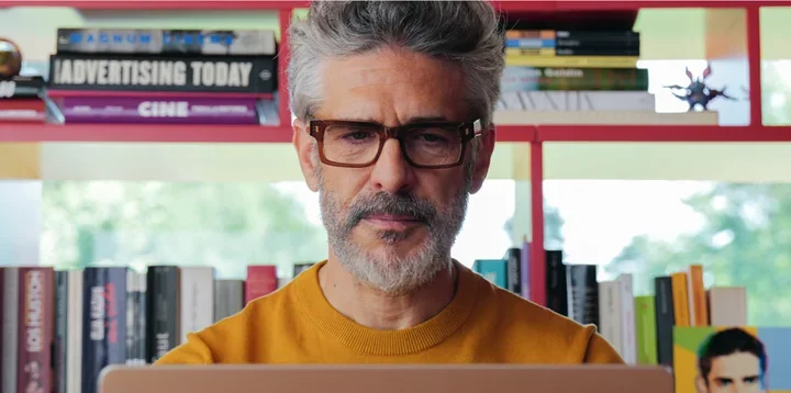 „Gorzkie święta” w Warszawie - Almodóvar prowadzi widza przez pamięć