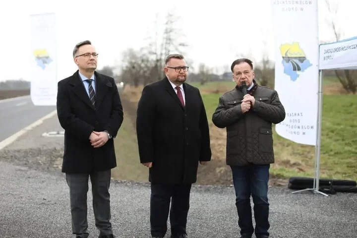 Mazowsze pomogło odbudować drogę po powodzi i trasa znów służy kierowcom