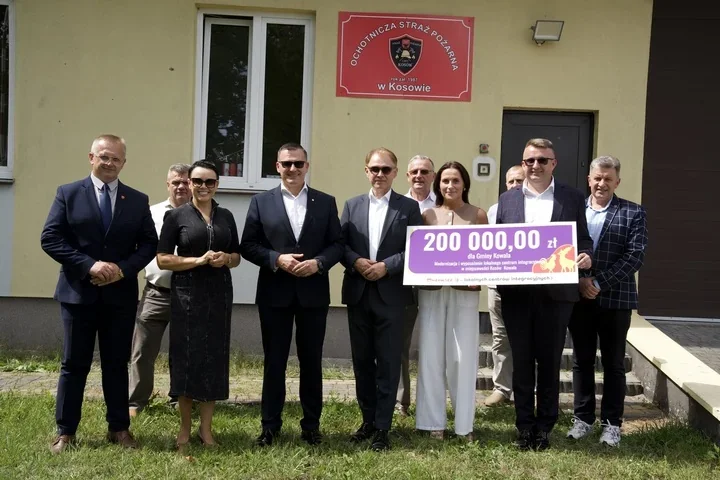 Ponad 5,6 mln zł dla gminy Kowala. Szkoły, przystanki i boisko