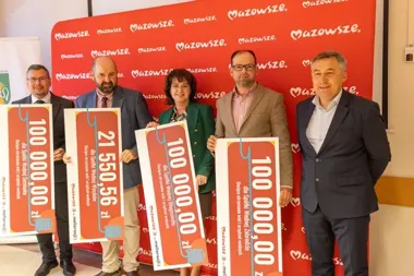 Pieniądze z Mazowsza dla powiatu wyszkowskiego. Wsparcie idzie na drogi i zdrowie
