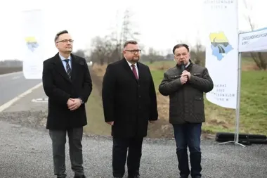 Mazowsze pomogło odbudować drogę po powodzi i trasa znów służy kierowcom