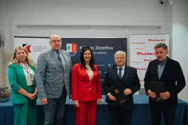 Dwa skrzyżowania na DW 801 zyskają światła i azyle dla pieszych