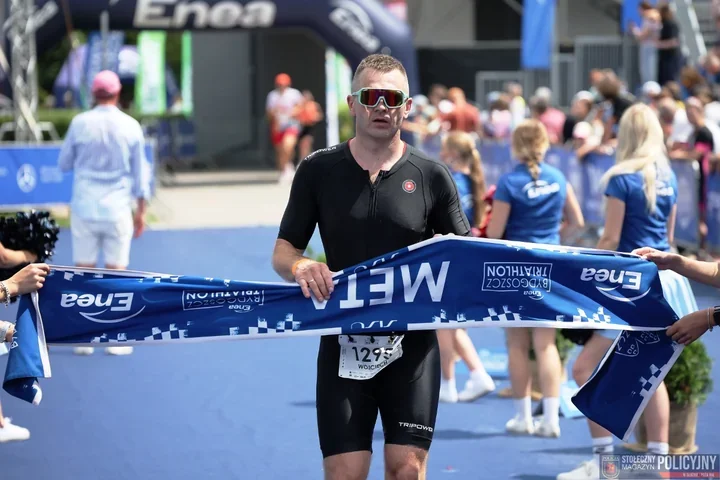 Jeden mundur, trzy dyscypliny. Dzielnicowy z Ursynowa startuje w triathlonie