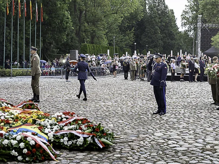 Policjanci oddali hołd powstańcom. O 17.00 mieszkańcy zatrzymali się