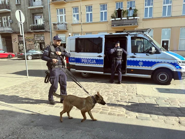 Policja przeszukała targowiska Warszawy - 18 osób trafiło w ręce służb