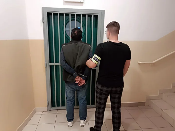 W Jabłonowie magazyn pełen podróbek - policja znalazła też tysiące e-papierosów