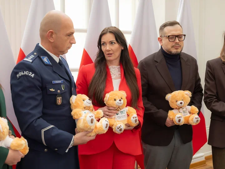 3 tys. maskotek z numerem 116 111 trafiło do Komendy Stołecznej Policji
