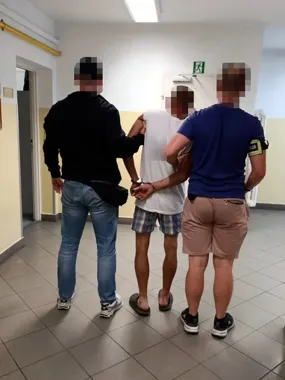 Petardy pod domem, potem ogień. 32-latek z Ząbek w areszcie
