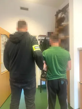 Pobicie przed sklepem w Konstancinie-Jeziornie. Dwaj mężczyźni z zarzutami