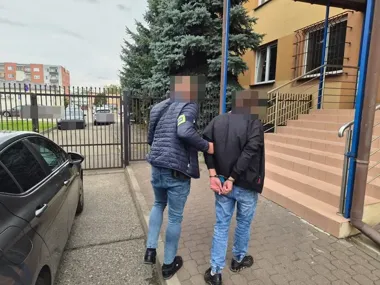 Policjanci weszli do mieszkania na Bielanach. 40-latek trafił do więzienia