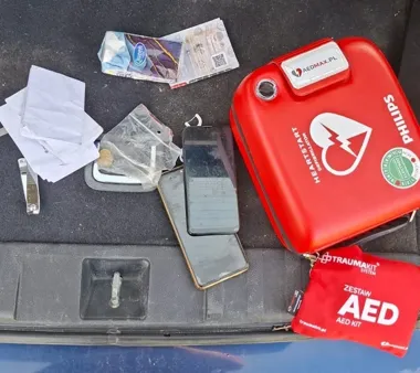 Mieszkańcy pomogli zatrzymać 33-latka po kradzieży AED