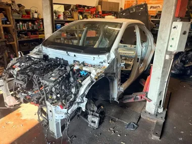 Toyota skradziona w Warszawie była już w garażu w Kobyłce. Są zarzuty