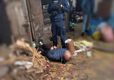 Celował wiatrówką w kobietę na ulicy. 32-latek usłyszał zarzut