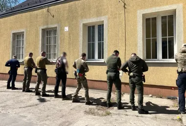 Warszawscy policjanci ćwiczyli najgorszy scenariusz - broń przy głowie
