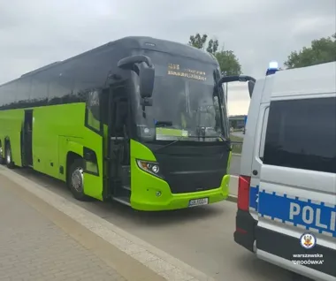 Autokar zatrzymany w Warszawie - kierowca miał cudzą kartę i stracił prawo jazdy