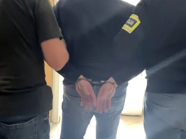 Fikcyjne przeglądy i 1500 aut z Włoch - siedem osób już z zarzutami