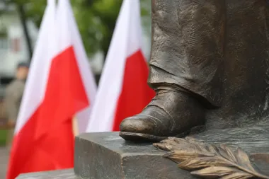 Generał Rozwadowski z pomnikiem przed Sztabem Generalnym. Odsłonięcie o 12