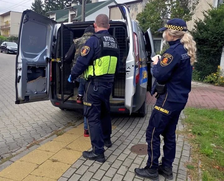 Mieszkańcy podejrzewali alkohol i narkotyki. 41-latek potrzebował innej pomocy