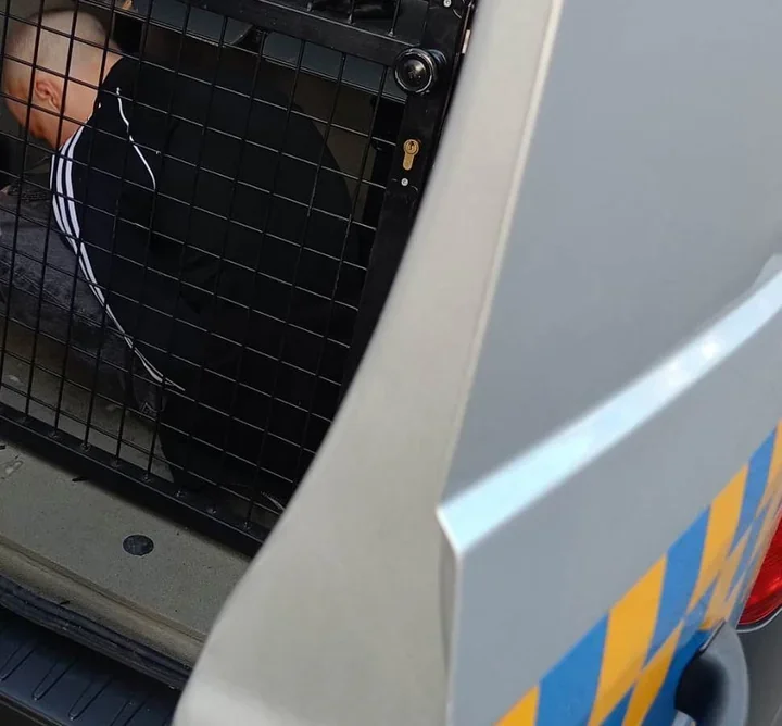 16-latek z Pragi-Południe wpadł w szał w radiowozie po miksie alkoholu i energetyków