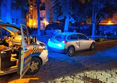 Zabrał kluczyki koleżanki i ruszył po Warszawie. Strażnicy przerwali jazdę